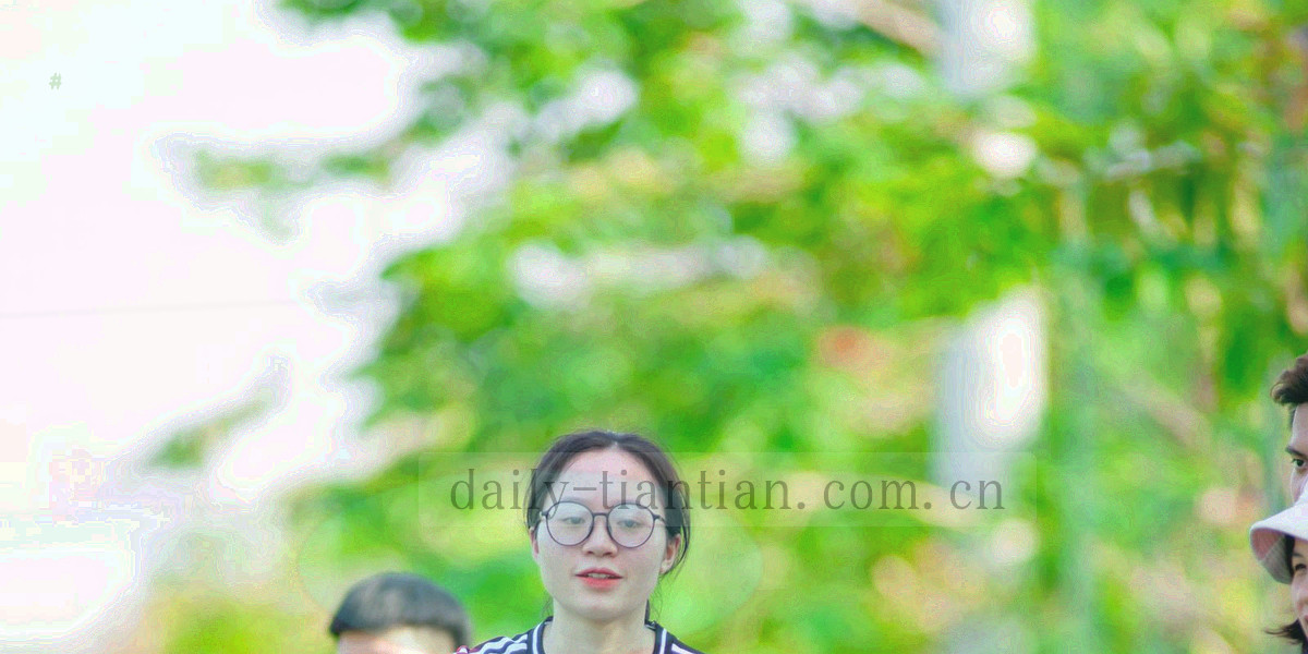 抽象边界示意图，若干方形色块被两条竖线划分为可用与不可用两个区域